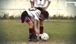 Video: Xem Messi phô diễn kĩ năng khi mới 12 tuổi