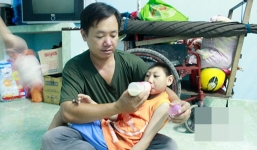 Bố đơn thân nuôi 2 con bại não: Có thể tránh được 'định mệnh'?