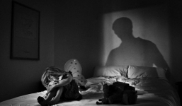 Cha dượng nhiều lần giao cấu với con riêng 15 tuổi của vợ