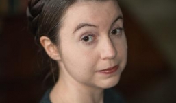 Nữ giảng viên đại học Cambridge không mặc đồ để phản đối Brexit