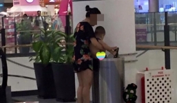 Mẹ trẻ cho con đi vệ sinh vào thùng rác siêu thị: Đáng thương hay đáng trách? 