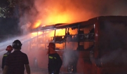 Cháy xe khách Kim Hoàng, hàng chục hành khách hoảng loạn bỏ chạy