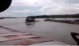 Video: Vụ va chạm giao thông đường thủy, khiến gia đình 4 người chết