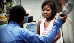 Tình nhân Singapore hành hạ con trai đến chết vì không chịu ăn sáng