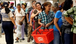 Đất nước lạm phát gia tăng, giấy vệ sinh 30 USD một cuộn