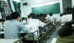 Trung Quốc: Con rớt đại học, mẹ đòi lại học phí