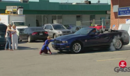 'Siêu nhân nhí' dùng năng lực siêu nhiên bắt cướp trên phố