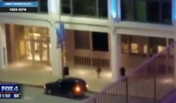 Video: Khoảnh khắc cảnh sát Mỹ bị tay súng bắn tỉa hạ gục từ sau lưng