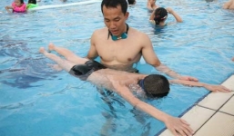 Kinh nghiệm bơi lội: Cách đối phó với chuột rút khi bơi