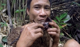 Cận cảnh cuộc sống 'người rừng' Hồ Văn Lang qua ống kính người nước ngoài