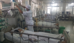 Vợ Phó Giám đốc ép 2 con uống thuốc trừ sâu tự vẫn