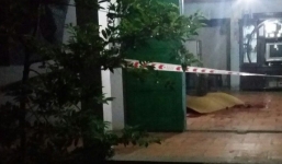 Về thắp hương cho cha mẹ xong, nghi can sát hại tình địch và vợ ra đầu thú