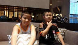 Video: 'Messi nhí Việt Nam' tái hiện tài tâng bóng bằng 2 chân cực đỉnh