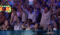 Phản ứng bất ngờ của mẹ Hồ Văn Cường khi con trai hát trên sân khấu