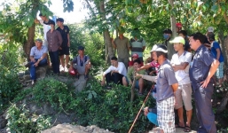 Lần theo vết máu, phát hiện thi thể thanh niên bên đường