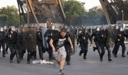 Bạo động Euro: 40 người bị bắt