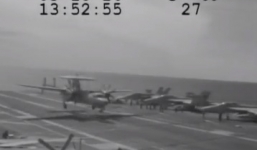 Video: Hạ cánh khẩn cấp, phi cơ làm đứt cáp trên tàu sân bay