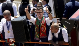 Ronaldo nhận hung tin sau chức vô địch Euro 2016