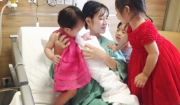 Vợ chồng Lý Hải Minh Hà khoe con trai thứ tư mới chào đời