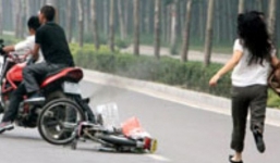 Hà Nội: Truy đuổi 2 tên cướp, người phụ nữ tử vong