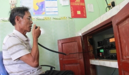 Tàu chở ngư dân bị tàu Trung Quốc tấn công mất liên lạc