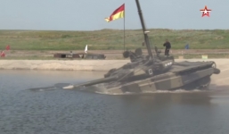 Video: Xe tăng lặn dưới nước như tàu ngầm của Nga