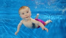 Dạy học bơi:  6 hướng dẫn quan trọng khi dạy trẻ tập bơi