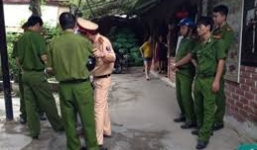 Chồng tưới xăng thiêu sống vợ trong cơn say