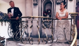 Bộ ảnh cưới của cặp đôi 80 tuổi gây sốt mạng