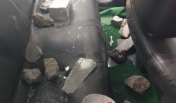 Thuê taxi chở dao đi chém nhau, bị cả làng đánh nguy kịch