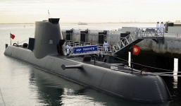 Tàu Pháp quăng lưới bất ngờ tóm được tàu ngầm Bồ Đào Nha