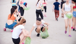 Thí sinh Hoa hậu Việt Nam dậy từ 5h sáng dọn rác ngoài bãi biển