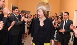 Bà Theresa May chính thức tuyên thệ nhậm chức thủ tướng Anh