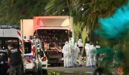 Rùng rợn vụ tấn công tại Pháp: Cán đoàn người 2km, giết cả người Hồi giáo