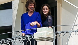 Ngôi sao nhạc rock người Anh đón con thứ 8 dù 72 tuổi