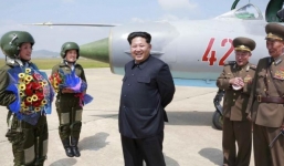 Quân đội Triều Tiên chuyển mình với xẻng và máy bay cũ