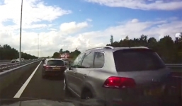 Tài xế lấn làn bất chấp mọi luật lệ