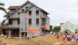 'Thần đèn' Nghệ An gặp sự cố khi dời đại biệt thự