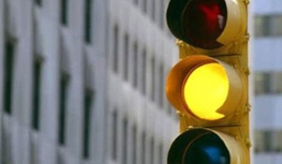 Vượt đèn vàng, ô tô bị phạt đến 2 triệu đồng từ ngày 1/8