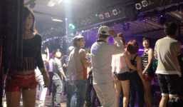 Hơn 100 CS đột kích, bắt quả tang 400 khách đang “thác loạn”