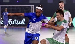 Ronaldinho 'dội mưa gôn' khi chuyển sang thi đấu futsal