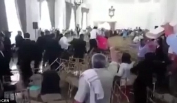 Video: Hai phe giáo viên dùng ghế 'choảng nhau' như phim hành động