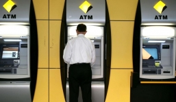 Người dùng đã có thể rút tiền từ ATM bằng iPhone