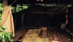 Thiếu nữ bị 2 thanh niên cưỡng bức trong chòi rẫy