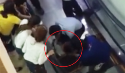 Bé trai 2 tuổi bị thang cuốn siêu thị kéo vào khe