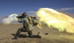 Súng chống tăng Carl Gustav bắn xuyên táo xe chiến đấu bộ binh BMP-1