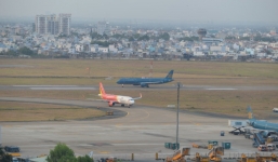 Sét đánh hỏng đường băng sân bay Tân Sơn Nhất