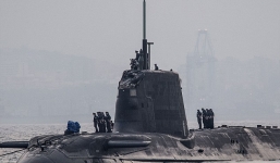 Tàu ngầm hạt nhân Anh va chạm với tàu buôn