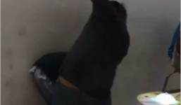 Video: Thiếu niên bị đánh, chích điện trong tiệm game bắn cá ở Sài Gòn