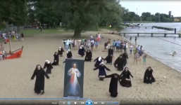 Hiếm hoi cảnh nữ tu Ba Lan nhảy flash mob